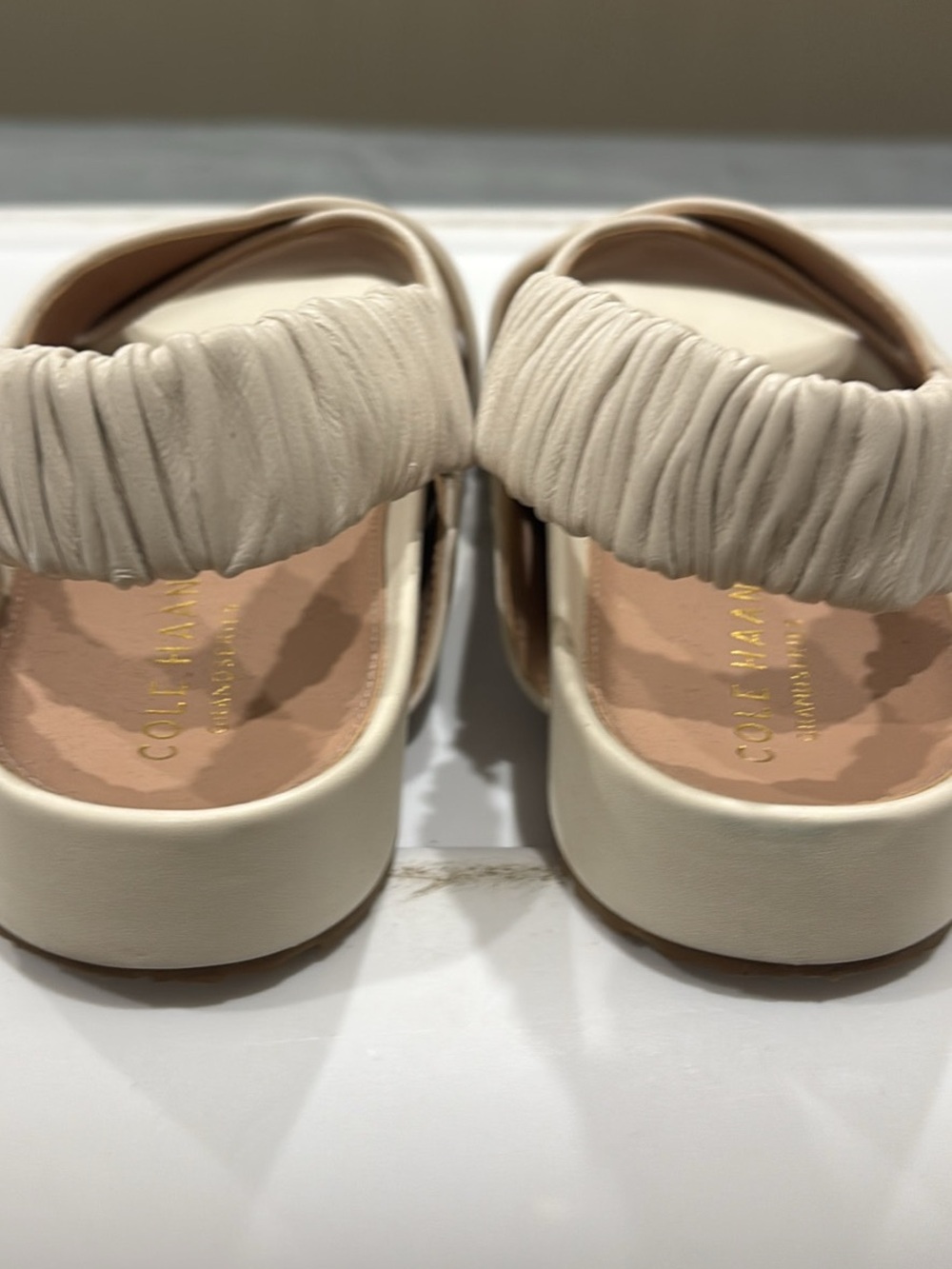 Cole Haan Women's Cream Cross-Over Elastic Back Sandals size 5B - Picture 5 of 7